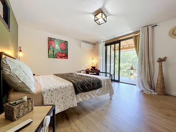Ardèche : Maison en pierre rénovée 140m², volumes & charme