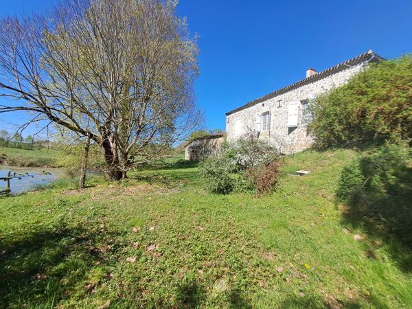 Maison de caractère en campagne sur 3 hectares avec son étang !