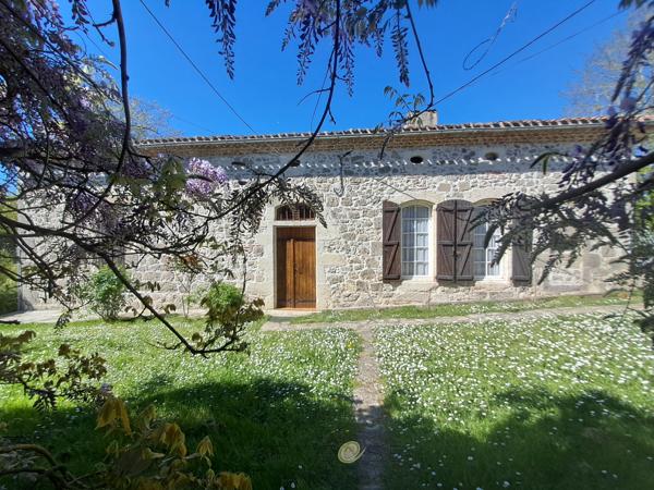 Maison de caractère en campagne sur 3 hectares avec son étang !