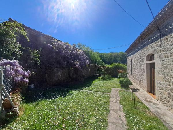 Maison de caractère en campagne sur 3 hectares avec son étang !