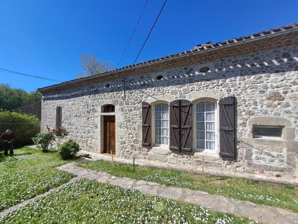 Maison de caractère en campagne sur 3 hectares avec son étang !