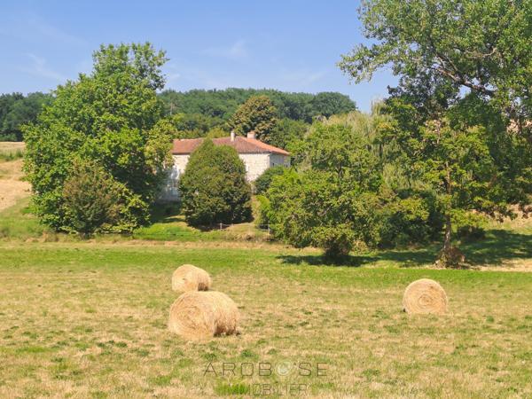 Maison de caractère en campagne sur 3 hectares avec son étang !