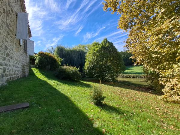 Maison de caractère en campagne sur 3 hectares avec son étang !