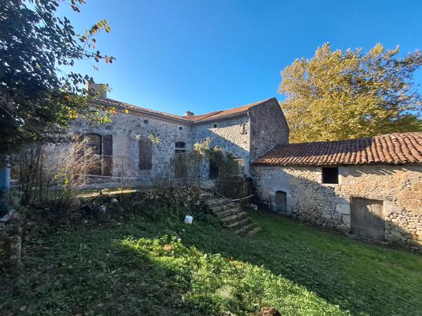Maison de caractère en campagne sur 3 hectares avec son étang !