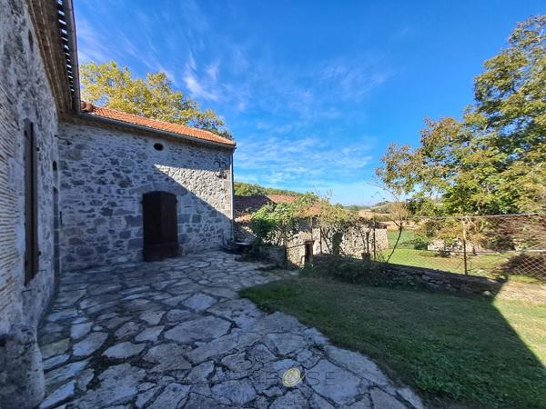 Maison de caractère en campagne sur 3 hectares avec son étang !