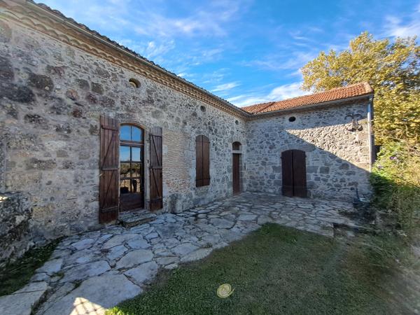 Maison de caractère en campagne sur 3 hectares avec son étang !