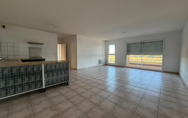 Appartement à louer    4 pièces •  Llupia