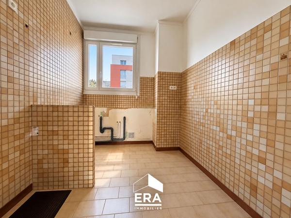 Appartement T3 pièce(s) 51 m2 + Cave + Parking à rénover
