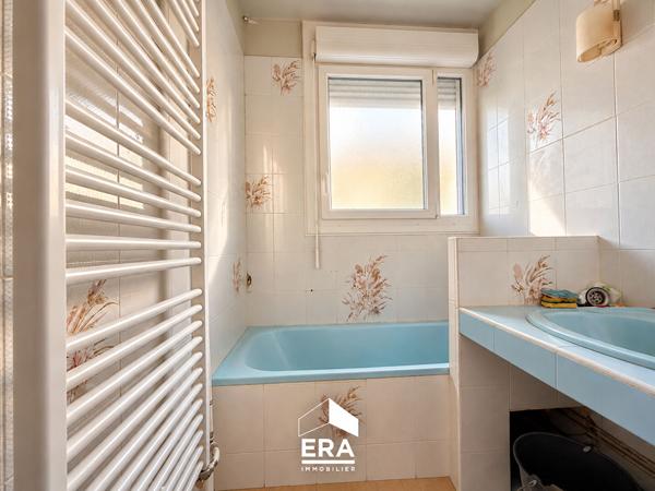 Appartement T3 pièce(s) 51 m2 + Cave + Parking à rénover