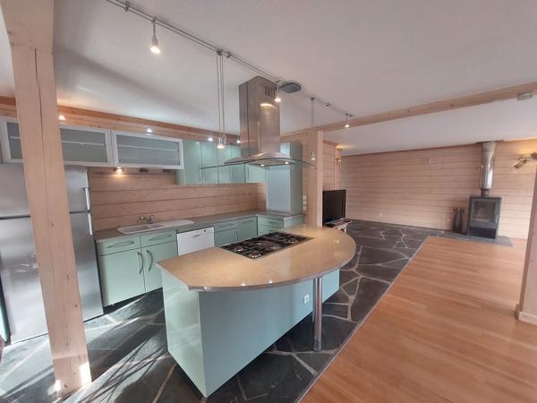 Maison avec garage et terrain