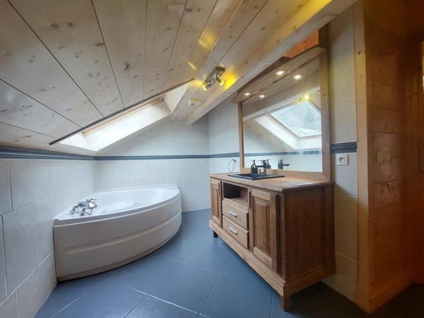 Maison avec garage et terrain