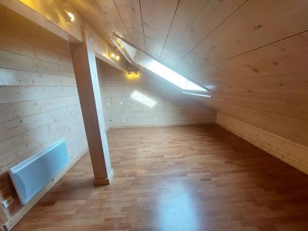 Maison avec garage et terrain