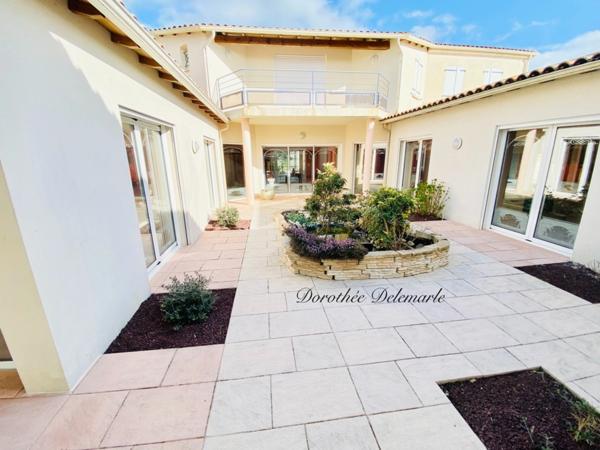 Maison à vendre 10 pièces LA BENATE (17) 408 m² AVEC PISCINE – VUE CAMPAGNE – ENTRE SAINT-JEAN-D’ANGÉLY ET SURGÈRES