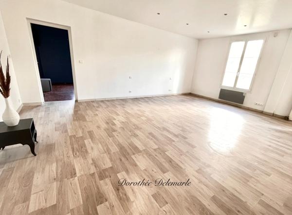 Maison à vendre 10 pièces LA BENATE (17) 408 m² AVEC PISCINE – VUE CAMPAGNE – ENTRE SAINT-JEAN-D’ANGÉLY ET SURGÈRES