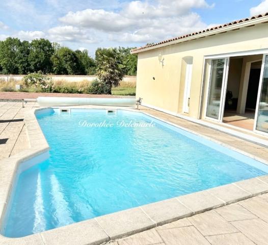 Maison à vendre 10 pièces LA BENATE (17) 408 m² AVEC PISCINE – VUE CAMPAGNE – ENTRE SAINT-JEAN-D’ANGÉLY ET SURGÈRES
