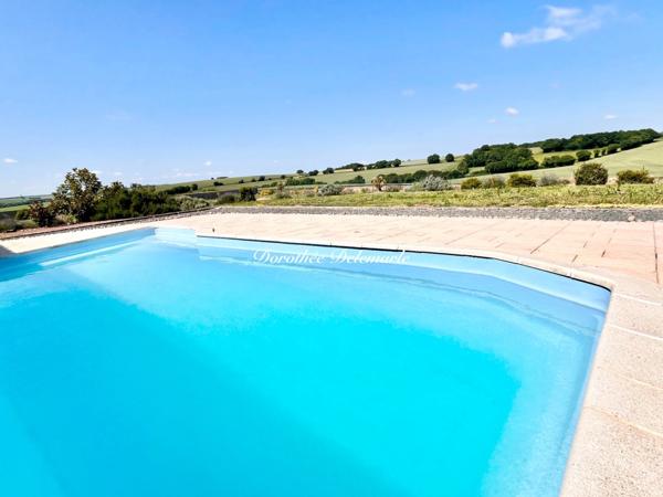 Maison à vendre 10 pièces LA BENATE (17) 408 m² AVEC PISCINE – VUE CAMPAGNE – ENTRE SAINT-JEAN-D’ANGÉLY ET SURGÈRES