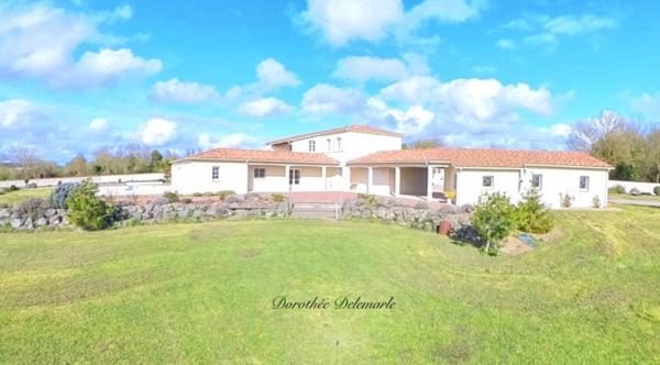 Maison à vendre 10 pièces LA BENATE (17) 408 m² AVEC PISCINE – VUE CAMPAGNE – ENTRE SAINT-JEAN-D’ANGÉLY ET SURGÈRES