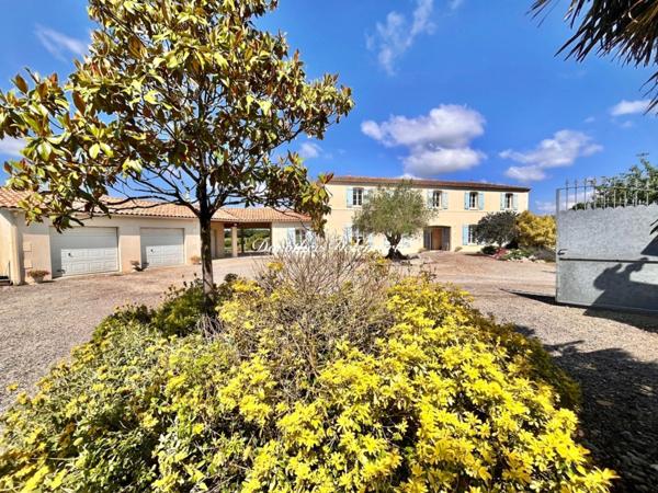 Maison à vendre 10 pièces LA BENATE (17) 408 m² AVEC PISCINE – VUE CAMPAGNE – ENTRE SAINT-JEAN-D’ANGÉLY ET SURGÈRES