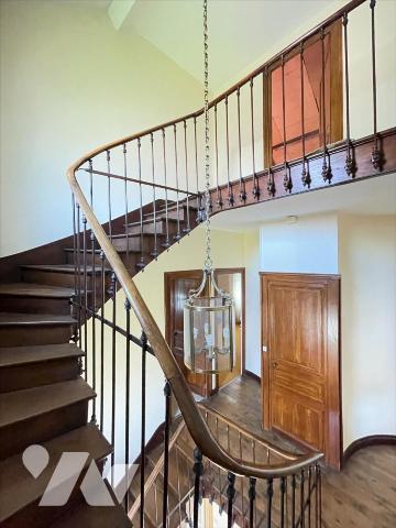 Propriété 9 pièces  210m²