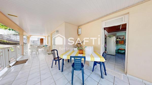 Maison avec grand terrain et potentiel - 2159m2