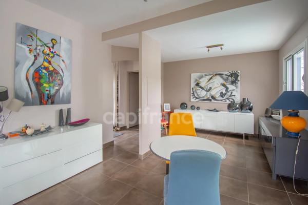 SAUJON – MAISON CONTEMPORAINE AVEC PISCINE INTERIEURE