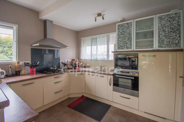 SAUJON – MAISON CONTEMPORAINE AVEC PISCINE INTERIEURE