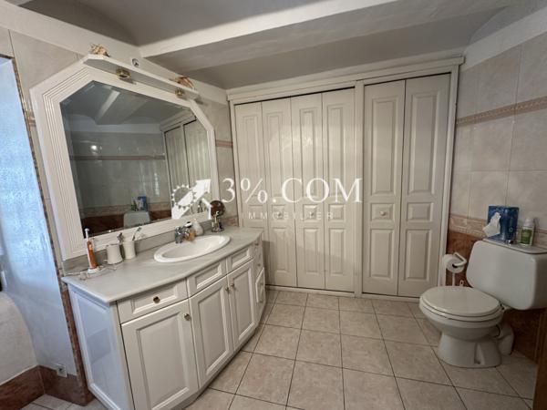 Mas 9 pièce(s) 4 chambre(s) 242 m²