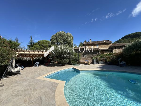 Mas 9 pièce(s) 4 chambre(s) 242 m²