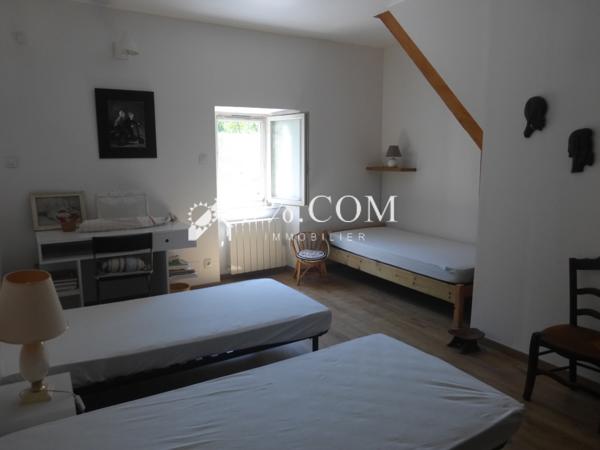 Mas 9 pièce(s) 4 chambre(s) 242 m²