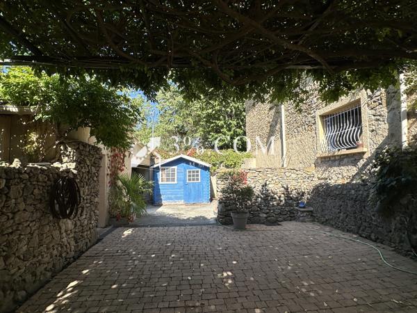 Mas 9 pièce(s) 4 chambre(s) 242 m²