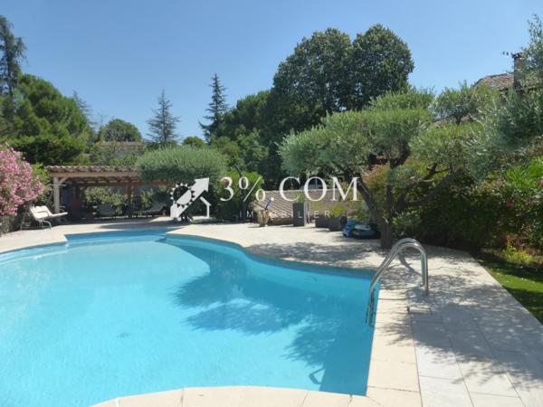 Mas 9 pièce(s) 4 chambre(s) 242 m²