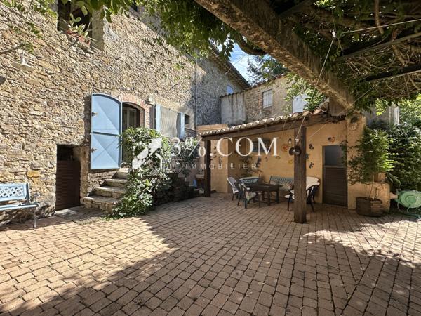 Mas 9 pièce(s) 4 chambre(s) 242 m²