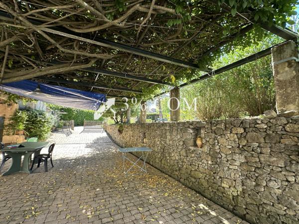 Mas 9 pièce(s) 4 chambre(s) 242 m²