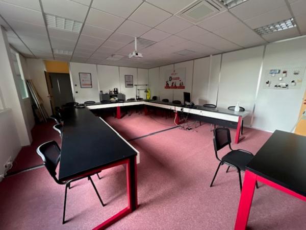 Bureaux à louer à VAL DE REUIL 27100