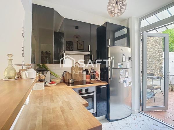 Maison de ville avec extérieur et RER à proximité