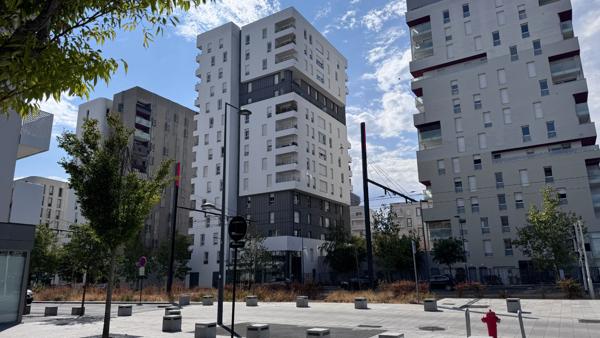 Bel Appartement F2 en Plein Centre d'Évry
