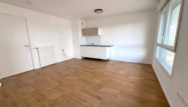 Bel Appartement F2 en Plein Centre d'Évry