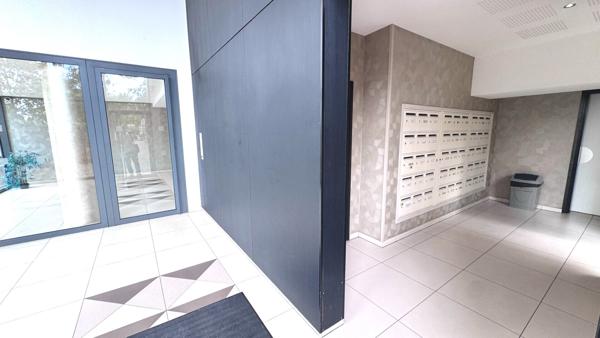Bel Appartement F2 en Plein Centre d'Évry