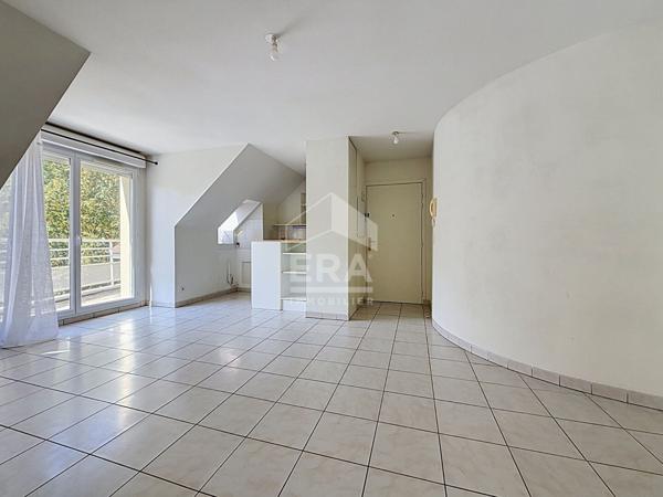 Appartement F2 avec balcon, piscine et double stationnement - Étampes, quartier Saint-Pierre