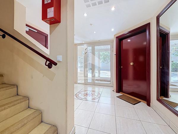 Appartement F2 avec balcon, piscine et double stationnement - Étampes, quartier Saint-Pierre