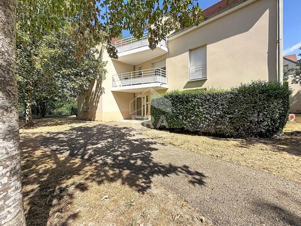 Appartement F2 avec balcon, piscine et double stationnement - Étampes, quartier Saint-Pierre