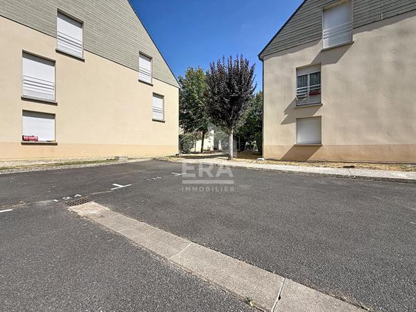 Appartement F2 avec balcon, piscine et double stationnement - Étampes, quartier Saint-Pierre