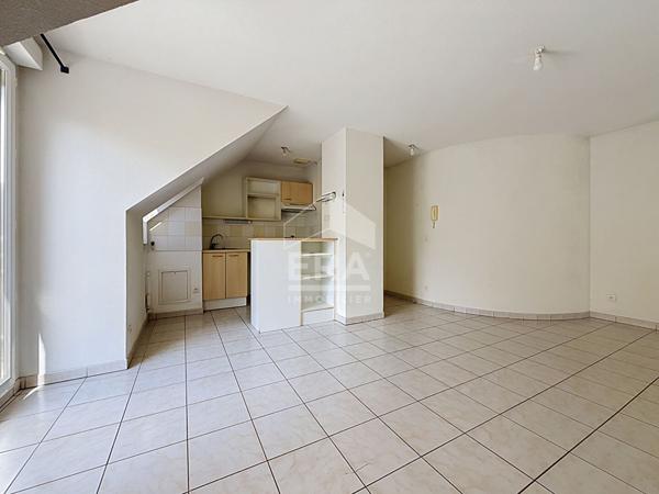Appartement F2 avec balcon, piscine et double stationnement - Étampes, quartier Saint-Pierre