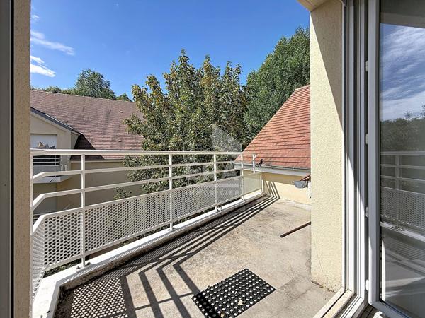 Appartement F2 avec balcon, piscine et double stationnement - Étampes, quartier Saint-Pierre