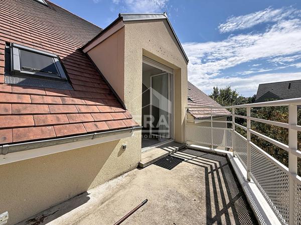 Appartement F2 avec balcon, piscine et double stationnement - Étampes, quartier Saint-Pierre