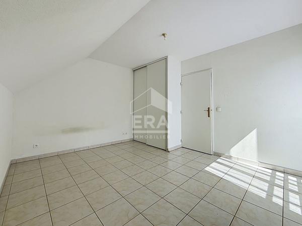 Appartement F2 avec balcon, piscine et double stationnement - Étampes, quartier Saint-Pierre