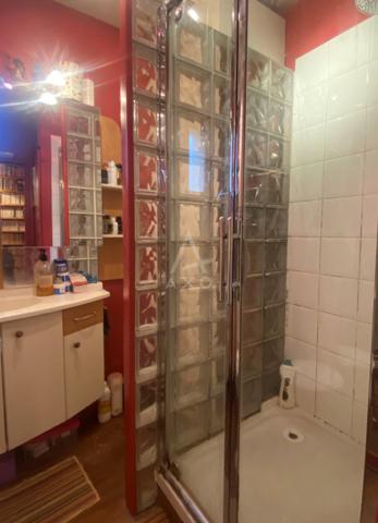 PANTIN- EGLISE/ CENTRE VILLE - F3 COMPRENANT 2 CHAMBRES, CAVE, BALCON ET PARKING BOXE