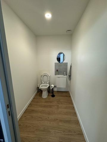 A LOUER ZONE TERRE DE SPORT NIORT LOCAL COMMERCIAL FACILE D'ACCES 107m2