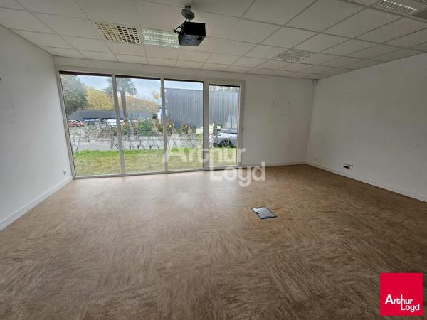 ANGERS OUEST BATIMENT INDEPENDANT DE 330 M² A VENDRE