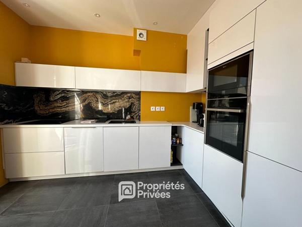 Appartement de standing 4 pièces 85 m2 avec balcons, cave et grenier